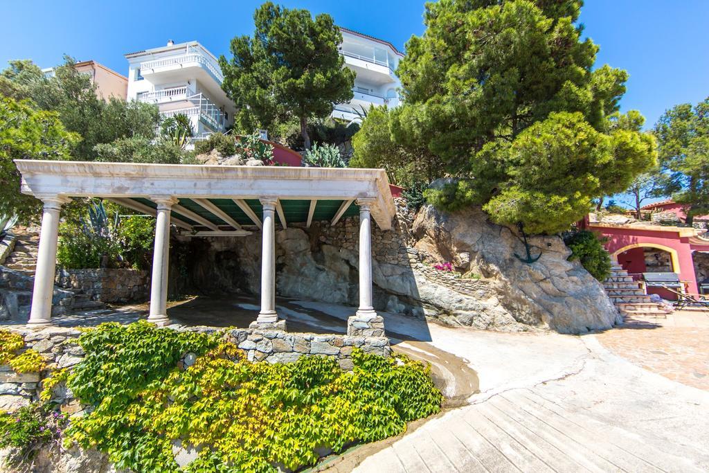 Villa Escapade Roses Exterior foto